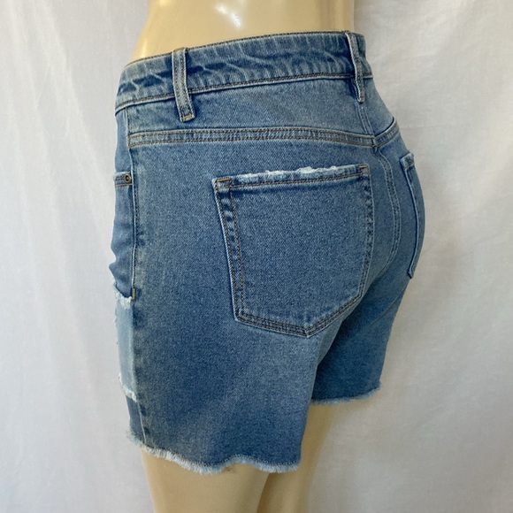 SALE!!! WESTBOUND Jean Blue Denim Shorts Size 10 Patch Embellished Fray Hem NWOT - Picture 4 of 8